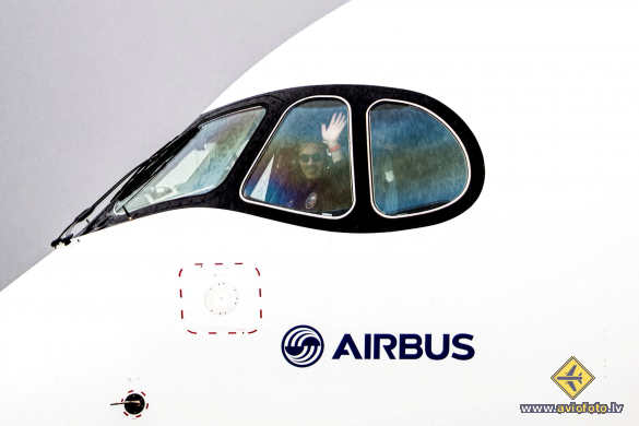 Airbus A350-1041